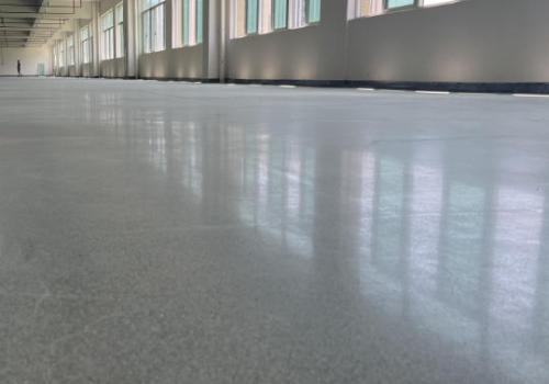 水泥专用地坪漆施工需注意哪些步骤？如何维护延长寿命？